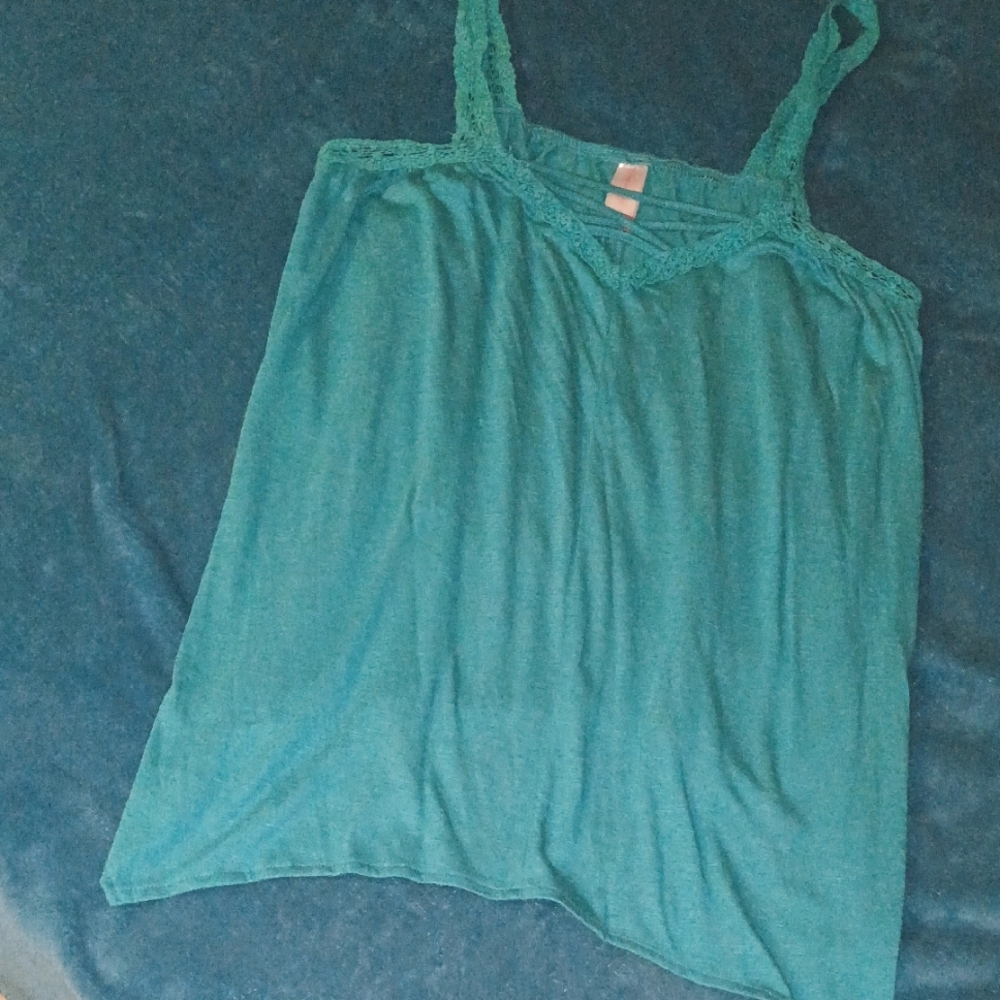 Must Bundle For $3 Offer. Cute Juniors XL Teal Green Flowy Tank Top